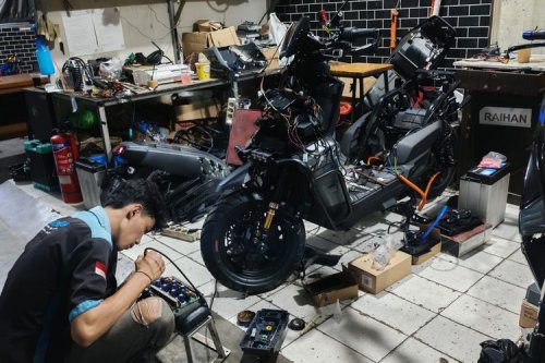 Berapa Biaya Tambah Kecepatan dan Jarak Tempuh Motor Listrik?