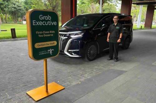 MPV Listrik Denza D9 Jadi GrabCar, Begini Cara Pesannya