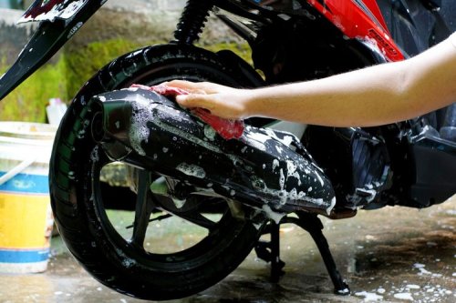 9 Cara Rawat Motor Matik agar Awet dan Hemat BBM