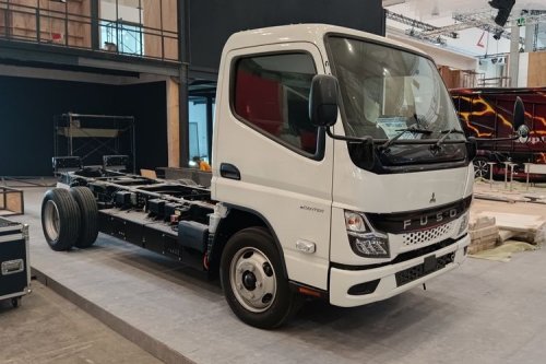 Lihat Truk Baru Mitsubishi Fuso di GIIAS 2025, Fighter X FM65 Tractor