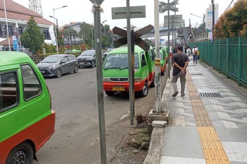 Angkot Tua di Kota Bogor Mulai Dikandangkan