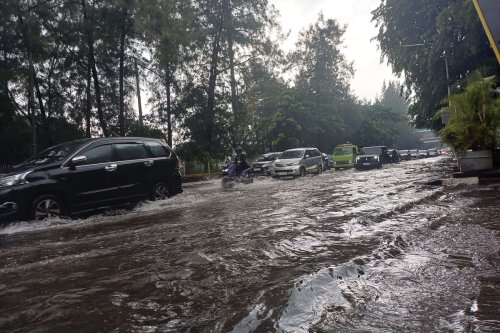 Bagaimana Prosedur Darurat jika Mobil Listrik Terendam Air?