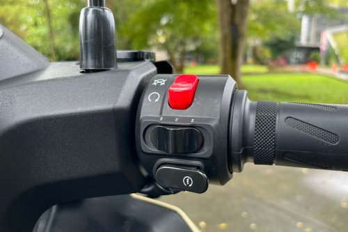 Mengulas Rasa Berkendara Motor Listrik Alva N3 di Perkotaan