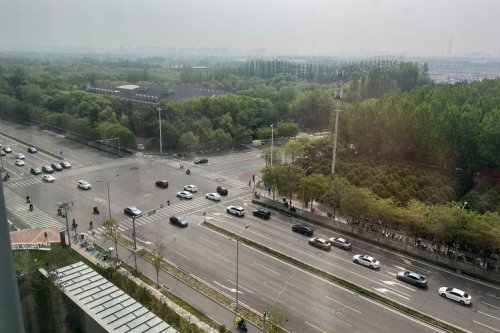 EV Kian Ramai di Beijing, Namun Langit Biru Masih Jadi Tantangan