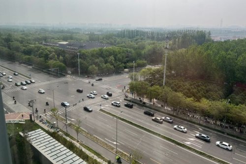 EV Kian Ramai di Beijing, Namun Langit Biru Masih Jadi Tantangan