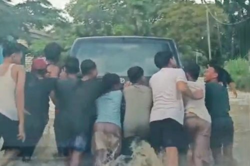 Mobil Matik Mogok, Amankah Jika Didorong? Ini Penjelasan Ahli