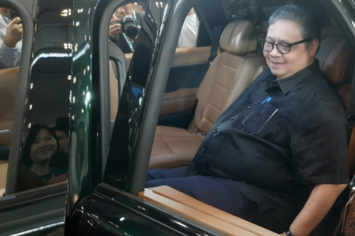 Insentif Mobil Listrik, Menko Airlangga: Tahun Depan Tidak Ada Insentif Mobil Listrik, Fokus Bangun Pabrik