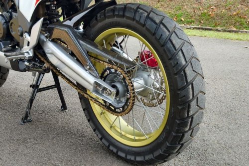 Modifikasi Honda CB150R Jadi Pangrango: Adventure Tourer Mr Kuztom