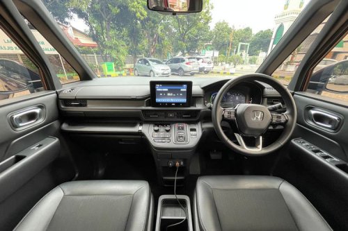 Honda Step WGN vs Wuling Darion: Mana MPV Hybrid Terbaik?