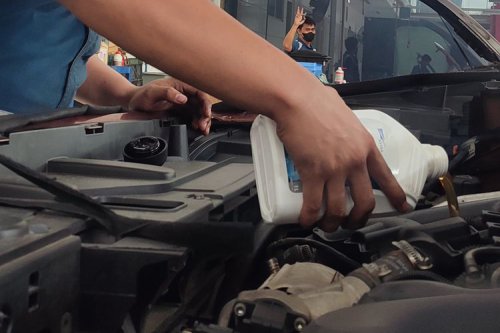 Bengkel Spesialis Ini Ungkap Merek Pelumas yang Sering Dipalsukan