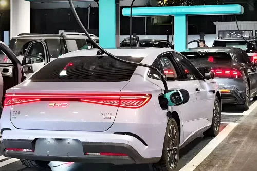 Mirip SPBU, BYD Kembangkan Stasiun Fast Charging 1.500 kW