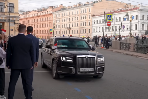 Prabowo, Intip Mobil Limosin Mewah yang Jemput Prabowo di Rusia