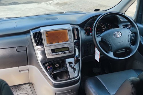 Dasbor Mobil Mewah Juga Bisa Lengket dan Pecah