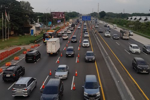 Berkendara Aman di Lajur One Way dan Contraflow Saat Arus Balik