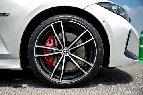 Sensasi Geber Mobil Sport dengan Bridgestone Potenza RE005