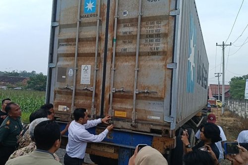 Alasan Pintu Belakang Truk Kontainer Suka Terbuka