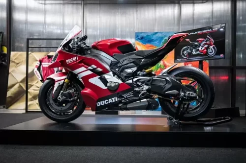 Ducati Superleggera V4 Centenario Meluncur, Tenaga Buas