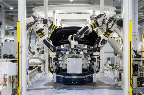 Maklon Pabrik Mobil Dianggap Wajar dalam Industri Otomotif