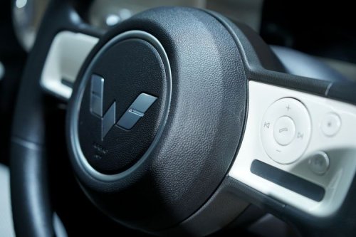 Jadi Salah Satu Mobil Terlaris, Ulik Beda Varian Wuling Aira ev