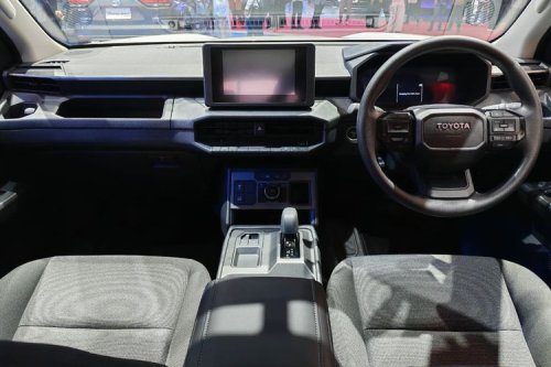 Hilux Gen 9 Meluncur: Desain Baru, Mesin Bertenaga, & Varian BEV!