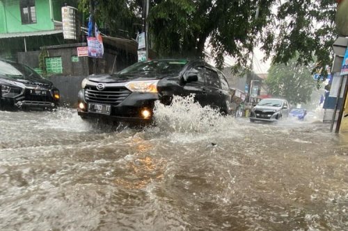 Gigi Transmisi yang Tepat Saat Mobil Lewati Genangan Air