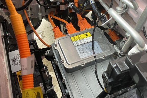 Mulai Muncul di Pasar, Mau Beli Mobil Hybrid dan EV Bekas?