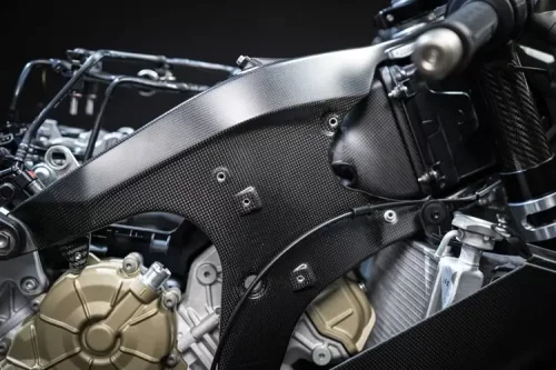 Ducati Superleggera V4 Centenario Meluncur, Tenaga Buas