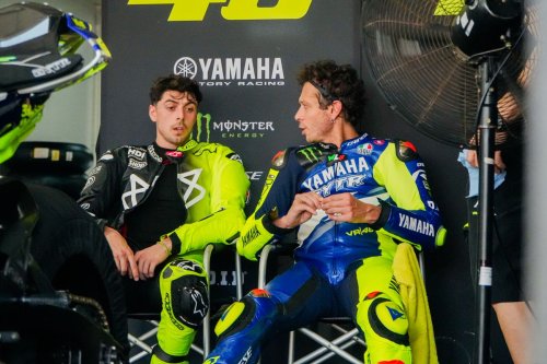MotoGP, Marquez, MotoGP: Cara Unik Rossi, Marquez, Bagnaia Beri Input Teknis ke Ohlins
