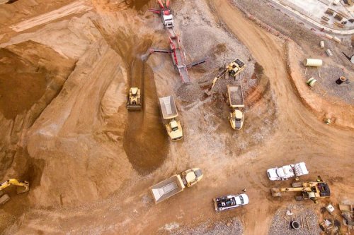 Truk dan Bus Impor China Ditantang Bangun Pabrik di Indonesia