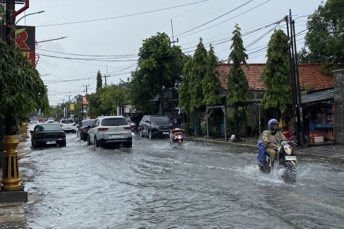 Batas Aman Mobil Listrik Melewati Genangan Air