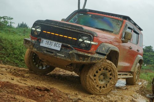 Komparasi iCar V23 dan GWM Tank 300 Hybrid di Segmen SUV Boxy