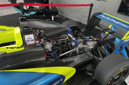 Mobil Balap Formula 4 Indonesia Mejeng di IIMS 2026