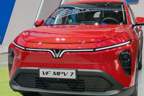 VinFast, VinFast VF 7, VinFast Limo Green, Selisih Rp 26 Juta, Ini Perbedaan VinFast VF MPV 7 dengan Limo Green