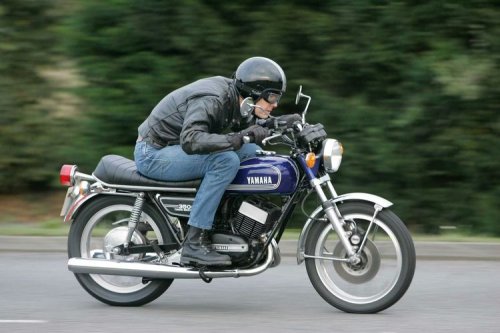 Yamaha, Motor Legendaris Yamaha RD350: 2 Tak dan 2 Silinder