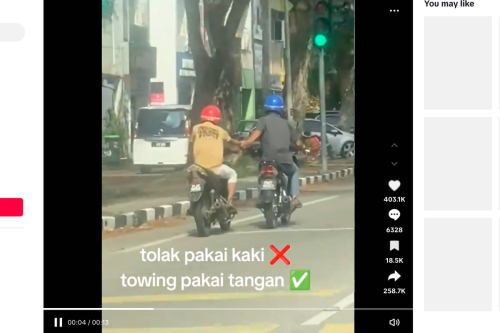 Video Viral Derek Motor Gandengan Tangan
