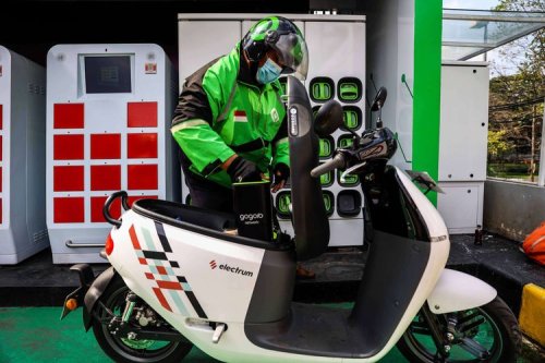 Daftar Biaya Tukar Baterai Motor Listrik