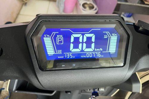 Mitos atau Fakta, Cas Baterai Motor Listrik sampai 100 Persen Bikin Cepat Rusak?