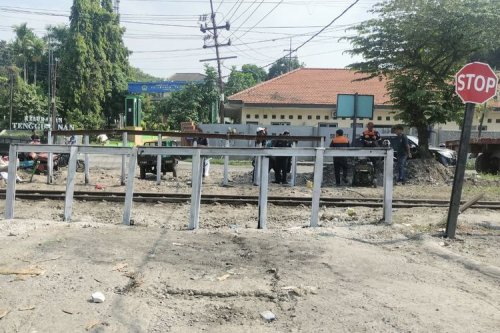 Meluruskan Mitos Tanggung Jawab Palang Pintu Pelintasan KA