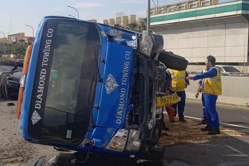 Ferrari, Polisi Jelaskan Kronologi Ferrari Jatuh dari Towing di Jalan Tol