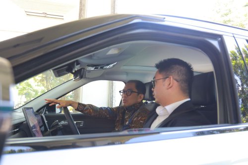 Ketika Wamen Perindustrian Faisol Riza Puji Jaecoo J7 SHS