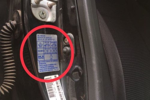 Cara Mencegah Pecah Ban Saat Road Trip: Tambah Tekanan Udara