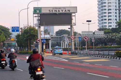 Gerbang Tol Jakarta Kembali Beroperasi Setelah Kebakaran