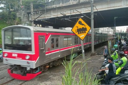 Cara Aman Menyeberang Pelintasan Kereta Api Tanpa Palang Pintu