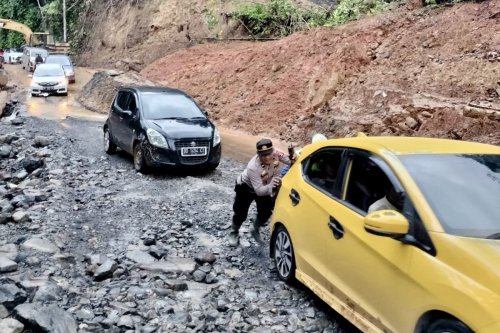 Mendorong Mobil Matik Saat Mogok, Benarkah Dilarang?
