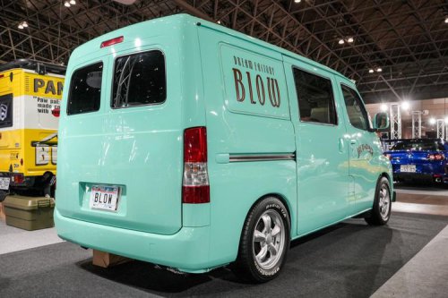 Modifikasi Kembaran Gran Max Bergaya Klasik Amerika