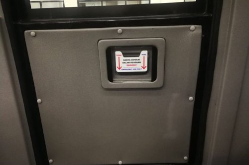 Insiden Anak Terjatuh dari Bus, kenapa Pintu Darurat Bisa Terbuka?