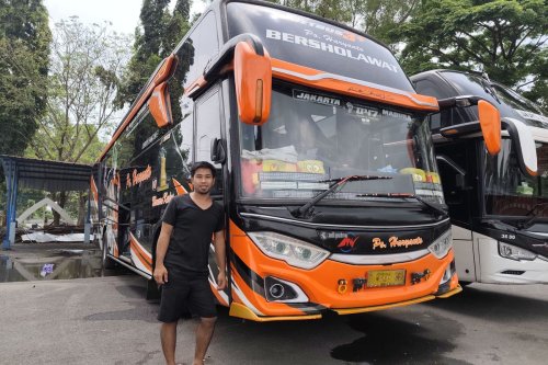 Plus-Minus Naik Bus AKAP Angkatan Pagi atau Sore, Mana Lebih Nyaman?