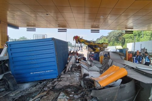 Kondisi Terkini Kecelakaan Truk di Gerbang Tol Ciawi 2, Masih Evakuasi