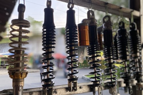 Modifikasi Suspensi Motor, Lebih Aman Pakai Per Ori atau Aftermarket?