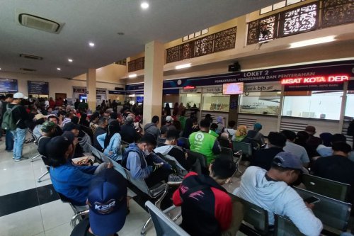Tiap Hari Hampir 2.000 Orang Manfaatkan Pemutihan Pajak di Samsat Depok